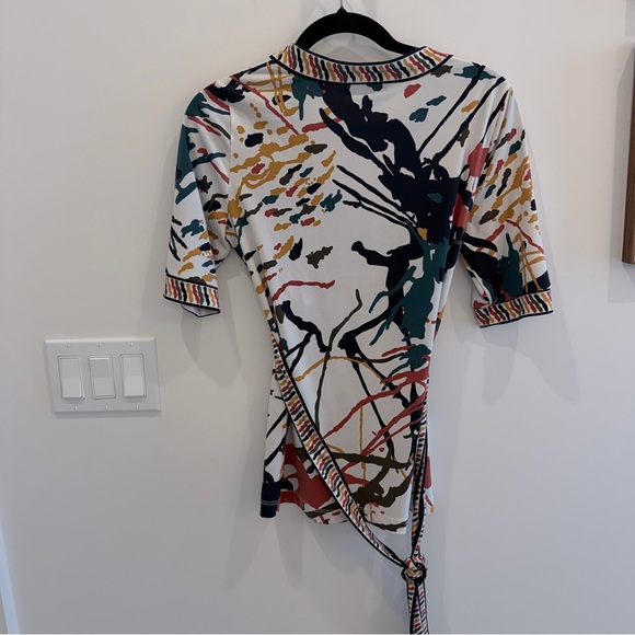 BCBGMaxAzria Multicolor Patterned Top - Picture 4 of 4